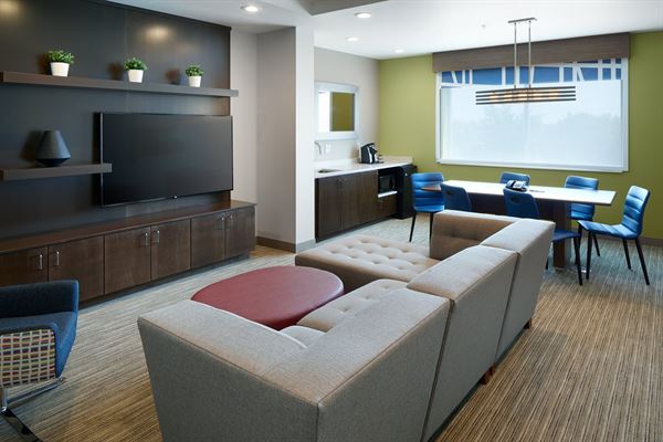 Holiday Inn Express & Suites Cincinnati North - Liberty Way