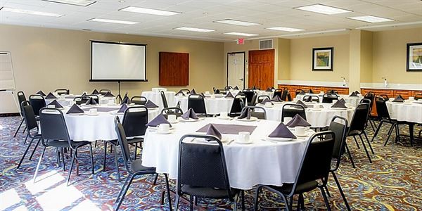 Holiday Inn Express & Suites Edmonton-International Airport