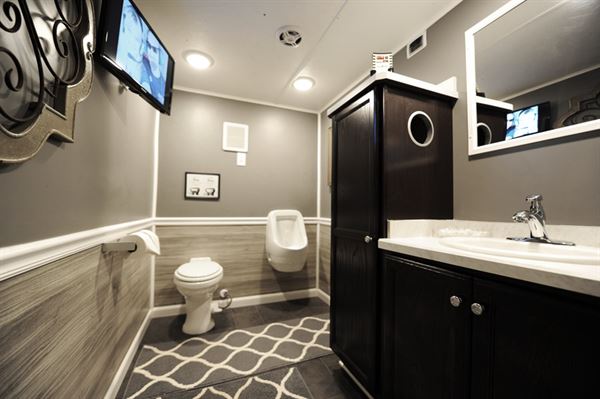 Jazzy Johnz - Gulf Coast Restroom Trailers