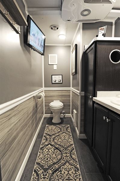 Jazzy Johnz - Gulf Coast Restroom Trailers