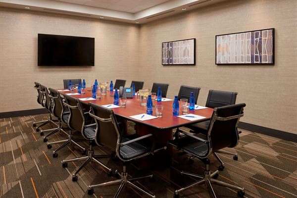 Quality Hotel & Suites Airport East