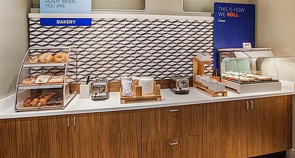 Holiday Inn Express & Suites Guthrie North Edmond