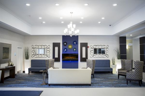 Holiday Inn Express & Suites - Edwardsville