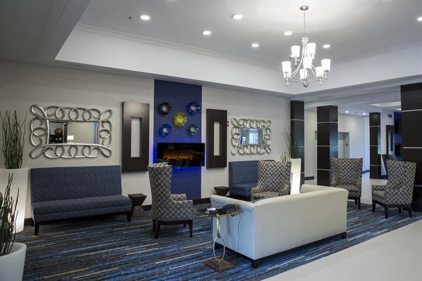 Holiday Inn Express & Suites - Edwardsville