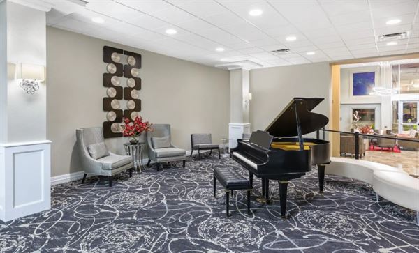 Clarion Des Moines Airport Hotel