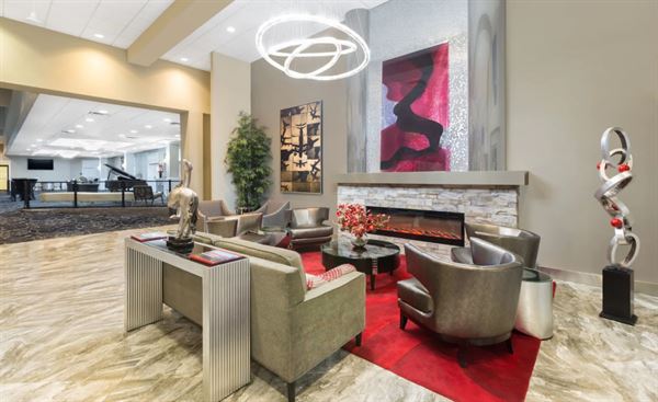 Clarion Des Moines Airport Hotel