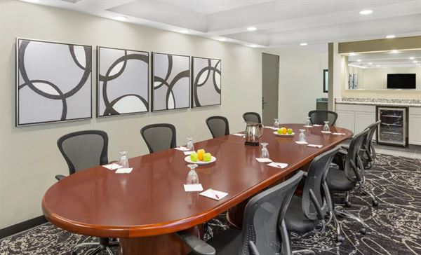 Clarion Des Moines Airport Hotel