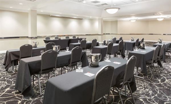 Clarion Des Moines Airport Hotel