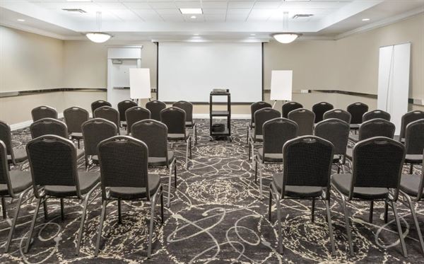 Clarion Des Moines Airport Hotel