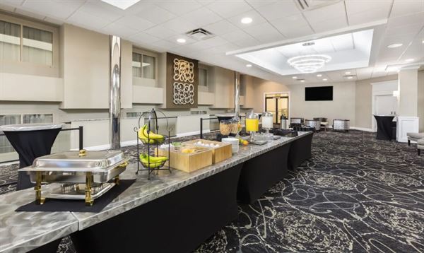 Clarion Des Moines Airport Hotel