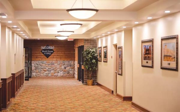 Quality Inn & Suites Starlite Village Conference Center