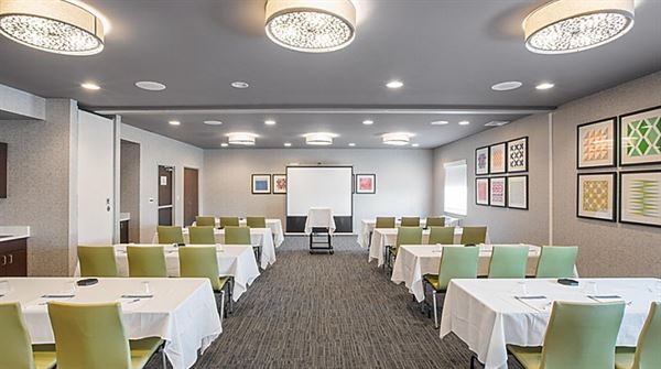 Holiday Inn Express & Suites Altoona-Des Moines