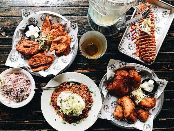 Turntable LP Bar & Karaoke