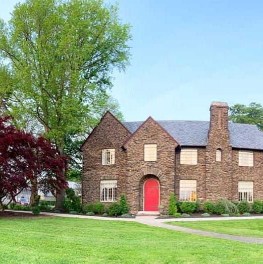 The Manor on Front B&B