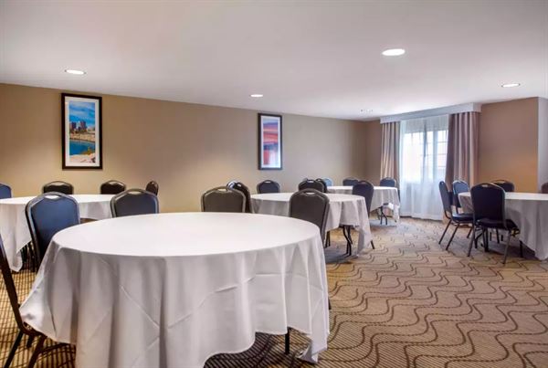 Comfort Suites Johnson Creek