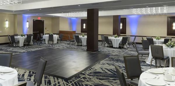 DoubleTree by Hilton Jamestown