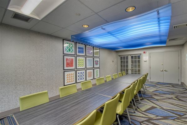 Holiday Inn Express & Suites Oshkosh-Sr 41