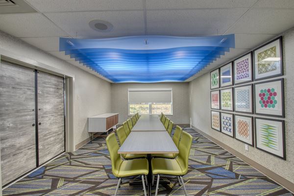 Holiday Inn Express & Suites Oshkosh-Sr 41