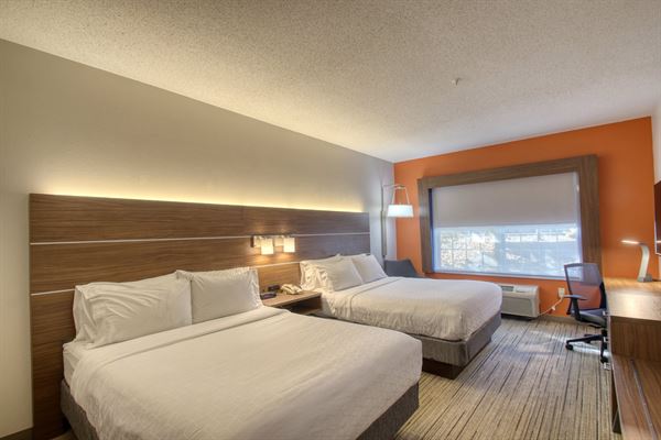 Holiday Inn Express & Suites Oshkosh-Sr 41