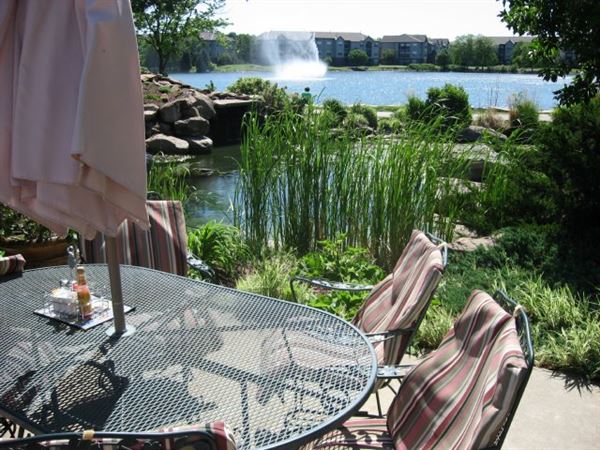 Charlie's On the Lake