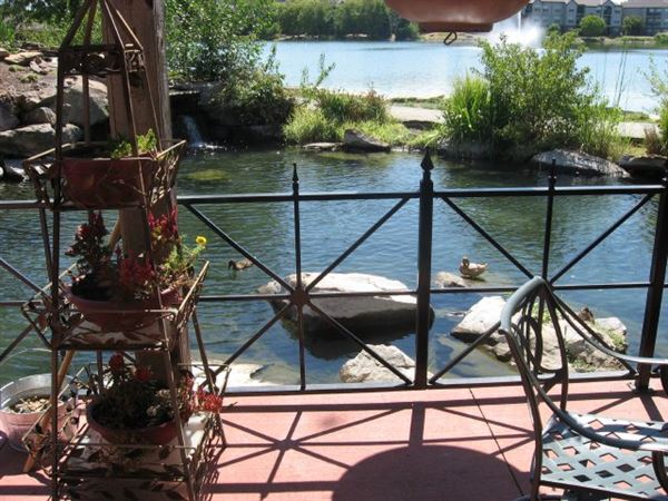 Charlie's On the Lake