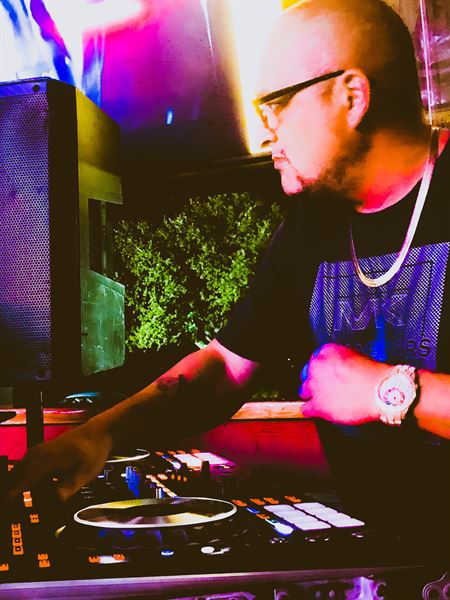 DJ R-SON ENTERTAINMENT LLC