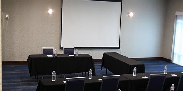 Holiday Inn Express & Suites Cincinnati - Mason