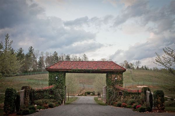 The Gathering Place at Roaring River Vineyards