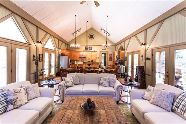 The Venue at Roaring River Vineyards