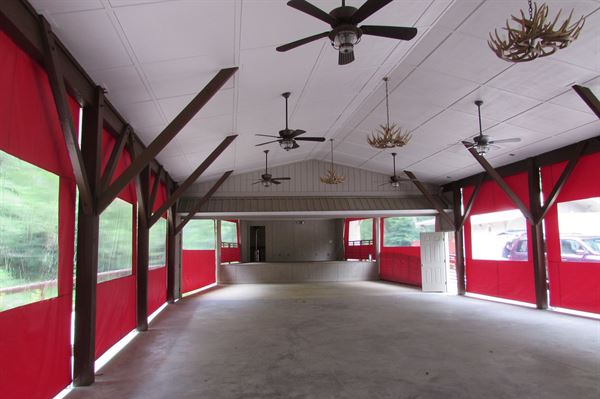 The Gathering Place at Roaring River Vineyards