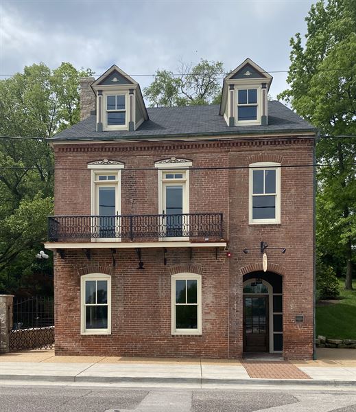 Front Street Cellars and Inn