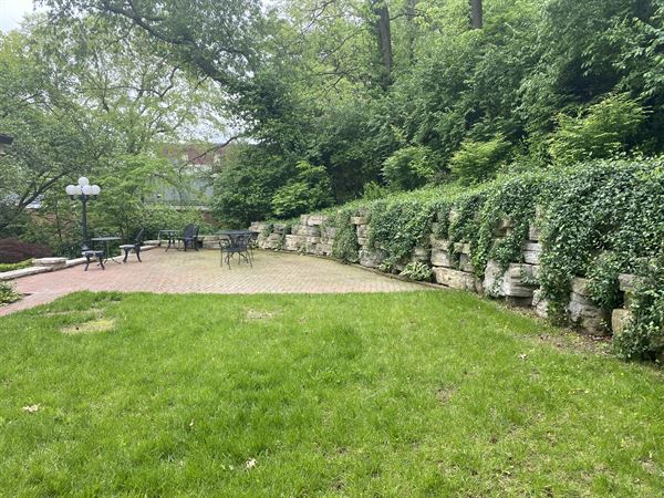 Front Street Cellars and Inn