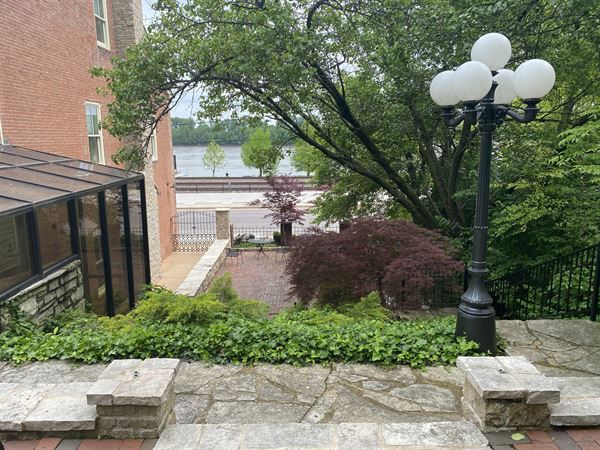 Front Street Cellars and Inn