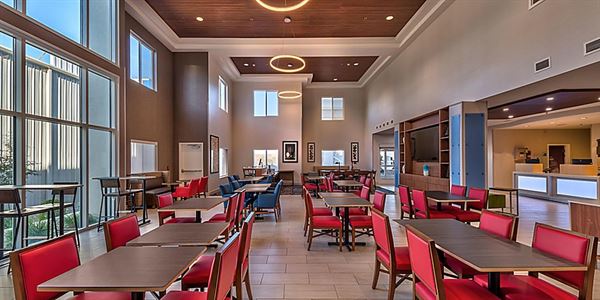 Holiday Inn Express & Suites Reno Airport