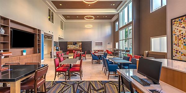 Holiday Inn Express & Suites Reno Airport