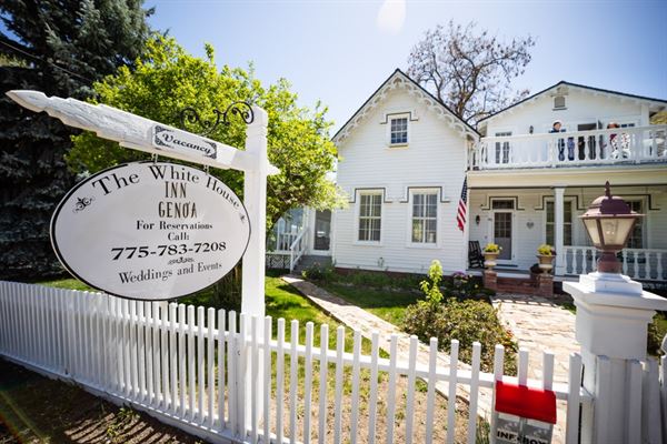 White House Inn Genoa