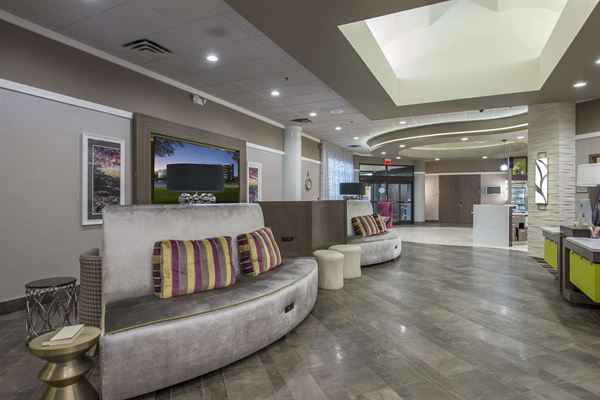 DoubleTree by Hilton Hotel Winston Salem - University