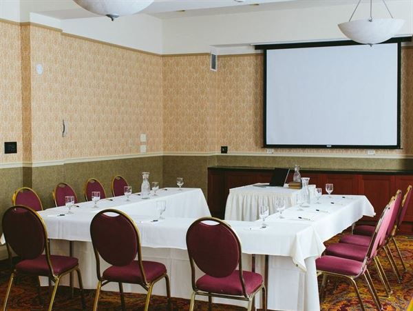 Carleton Of Oak Park