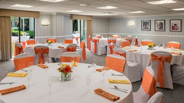 DoubleTree by Hilton Hotel Chicago Wood Dale - Elk Grove