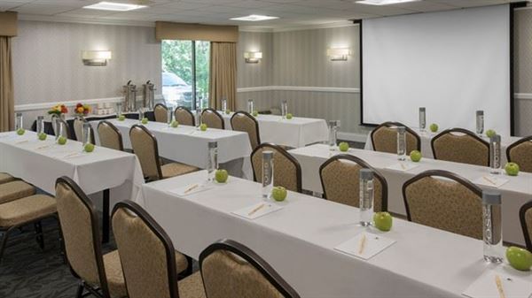 DoubleTree by Hilton Hotel Chicago Wood Dale - Elk Grove