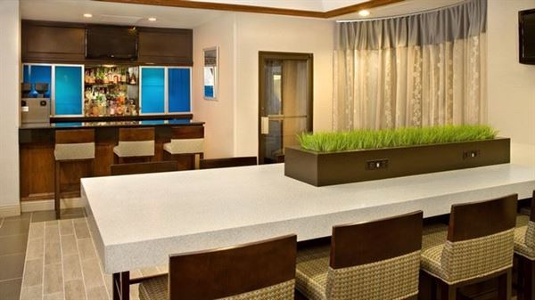 DoubleTree by Hilton Hotel Chicago Wood Dale - Elk Grove