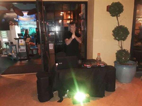 Dancing Dave DJ-dj and band connection service