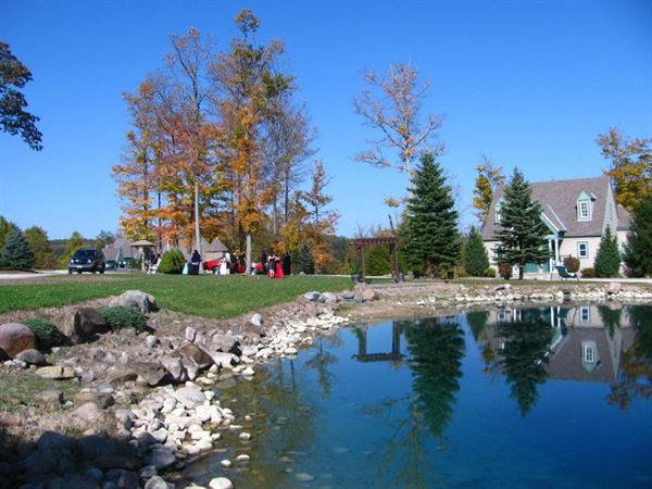 Spruce Hill Inn & Cottages