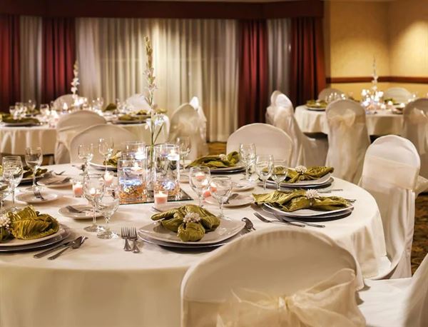 Country Inn & Suites By Carlson, Milwaukee-West, WI