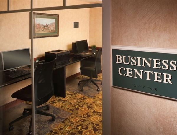 Country Inn & Suites By Carlson, Milwaukee-West, WI