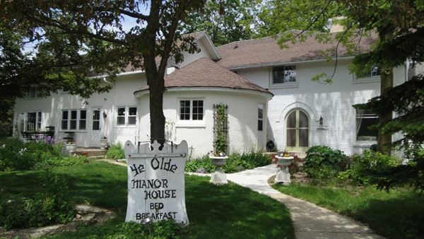 Ye Olde Manor House Bed & Breakfast