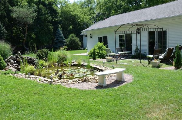 Ye Olde Manor House Bed & Breakfast