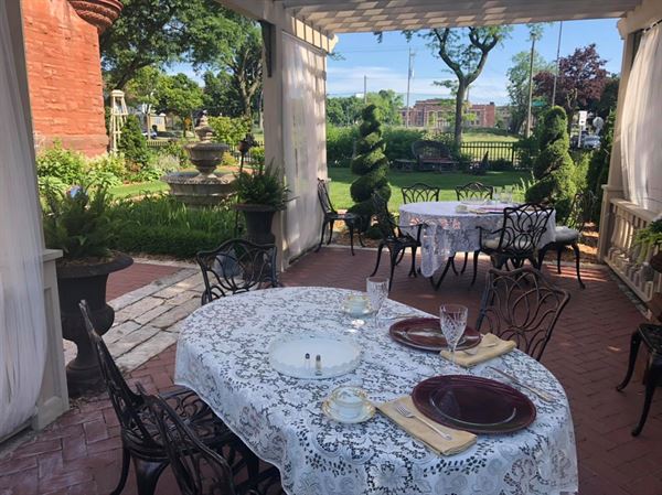 Schuster Mansion Bed and Breakfast