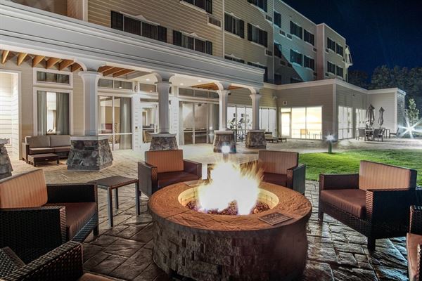Courtyard By Marriott Lenox Berkshires