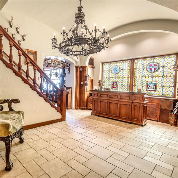 Mader's Restaurant & Catering